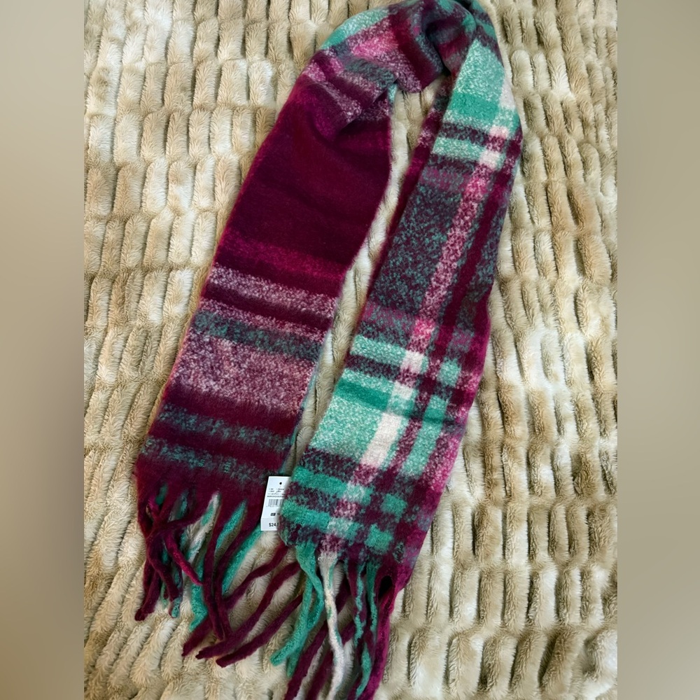 🌻 Ashley Stewart Fringed Plaid Scarf - Picture 2 of 4